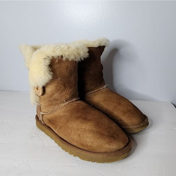 Ugg boots women's size 6 - Picture 1 of 3